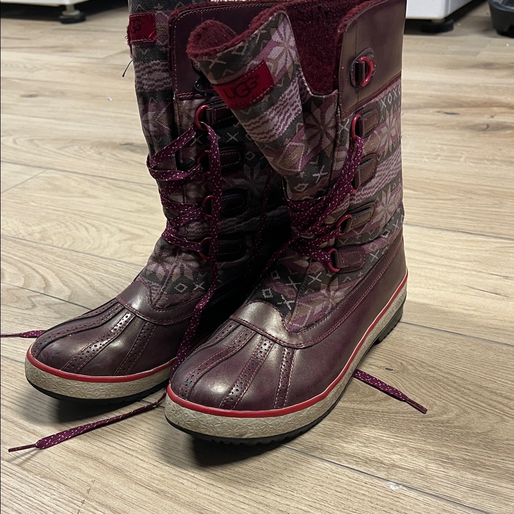 UGG Women's Maroon Patterned Winter Boots